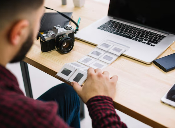 photographer-looking-negatives