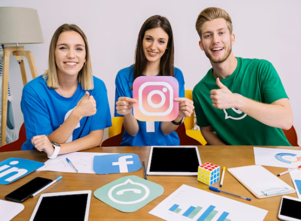 woman-holding-instagram-like-icon-with-his-friends-showing-thumbup